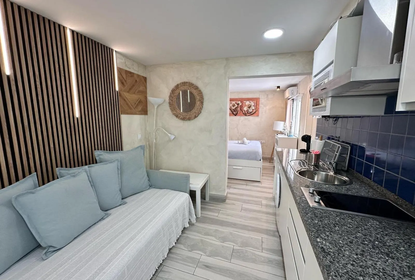 Apartamentos El Carmen Carihuela Playa Torremolinos