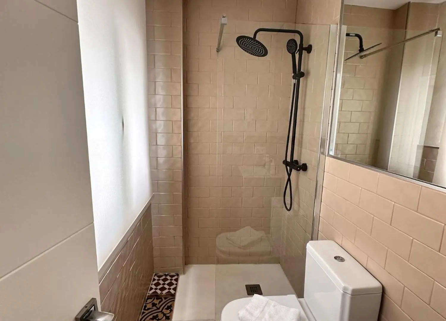 Apartamentos El Carmen Carihuela Playa Torremolinos