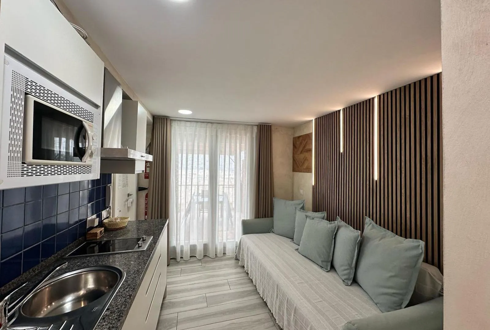 Apartamentos El Carmen Carihuela Playa Torremolinos