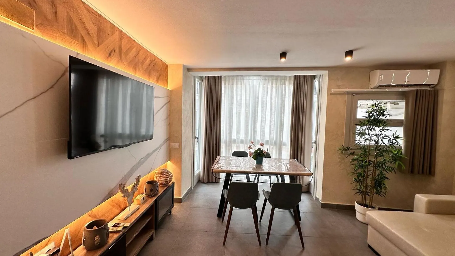 Apartamentos El Carmen Carihuela Playa Torremolinos