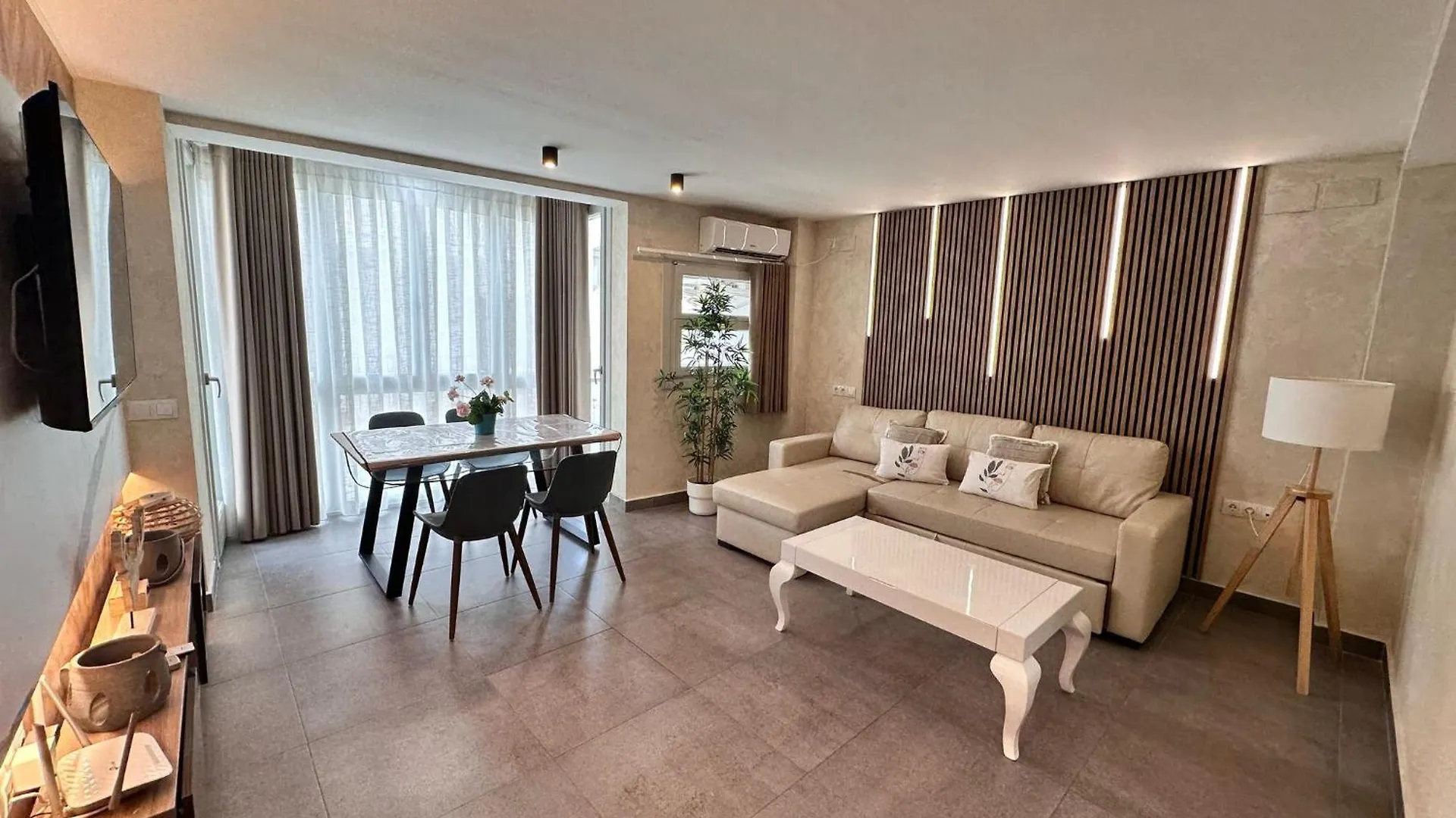 Apartamentos El Carmen Carihuela Playa Torremolinos