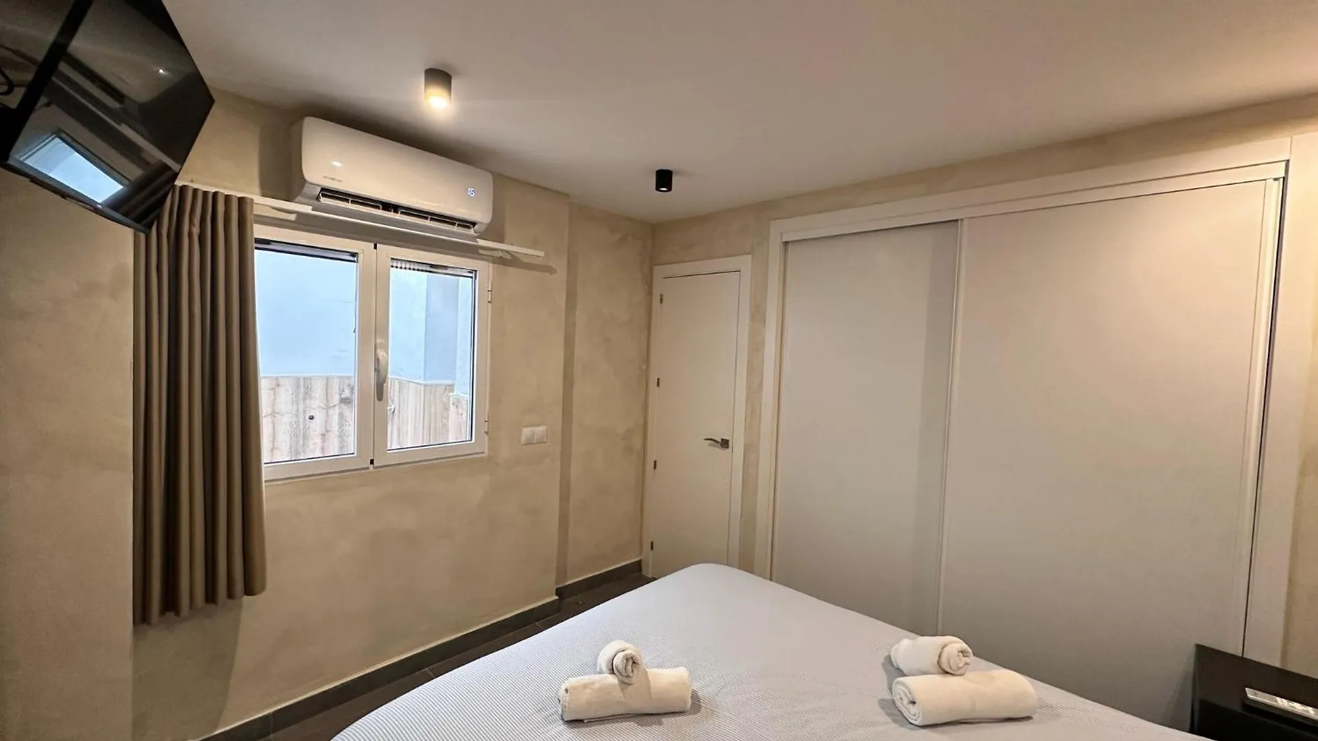 Apartamentos El Carmen Carihuela Playa Torremolinos
