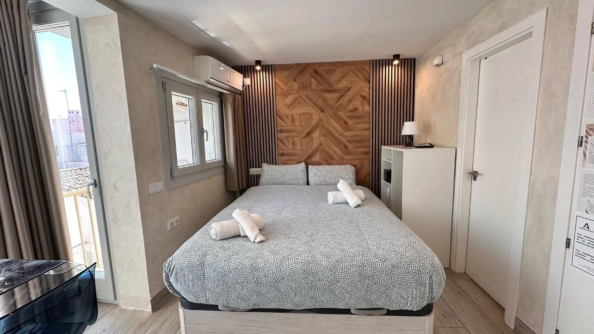 Apartamentos El Carmen Carihuela Playa Torremolinos