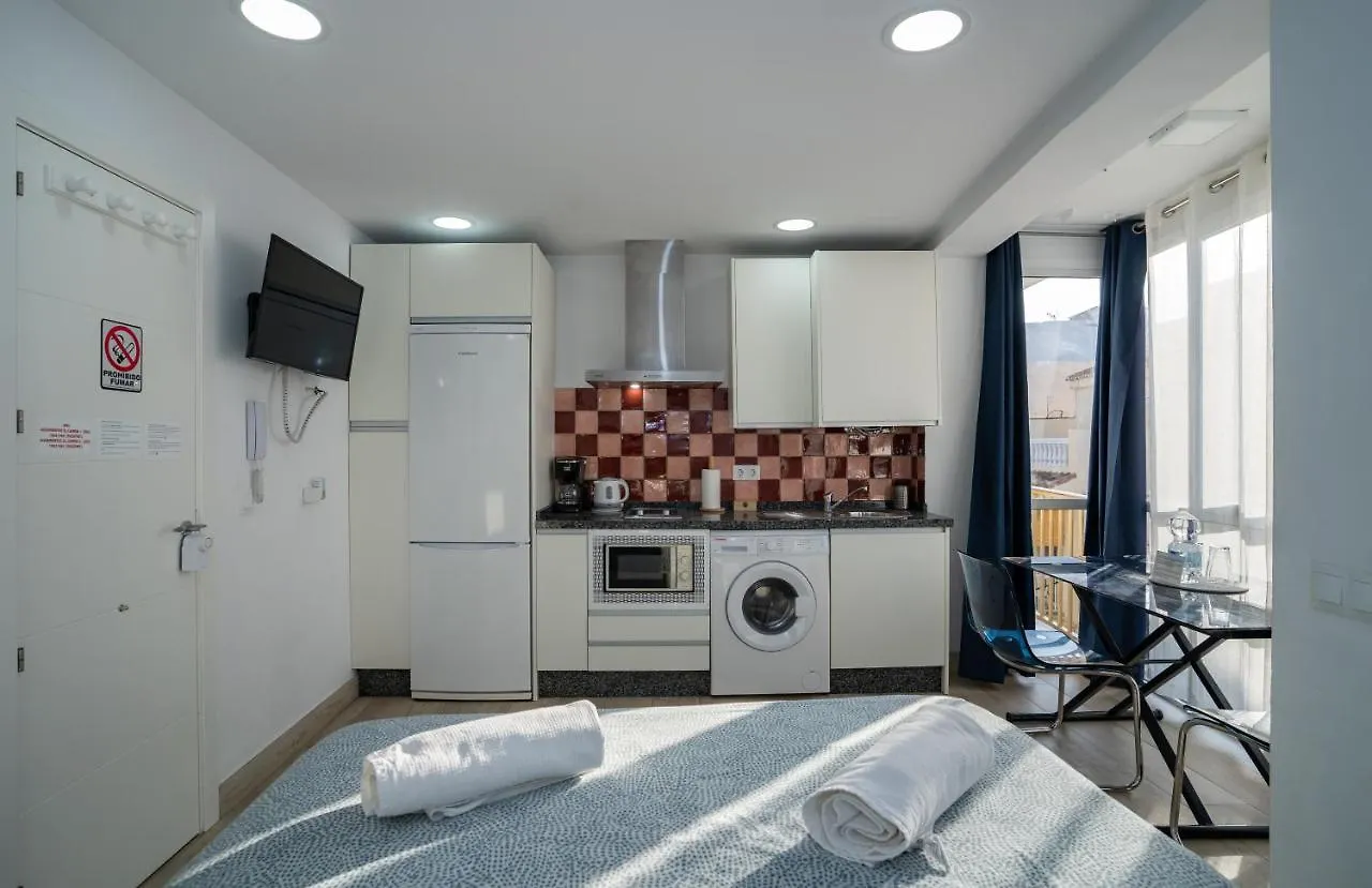 Apartamentos El Carmen Carihuela Playa Torremolinos